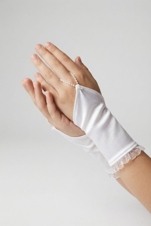 elsőáldozási kesztyű, egyujjas kesztyű, kislány kesztyű, csipkés kesztyű, gyöngyös kesztyű, elegáns fehér kesztyű, elsőáldozási kiegészítők, lycra kesztyű, európai gyártás, kislány ünnepi kesztyű