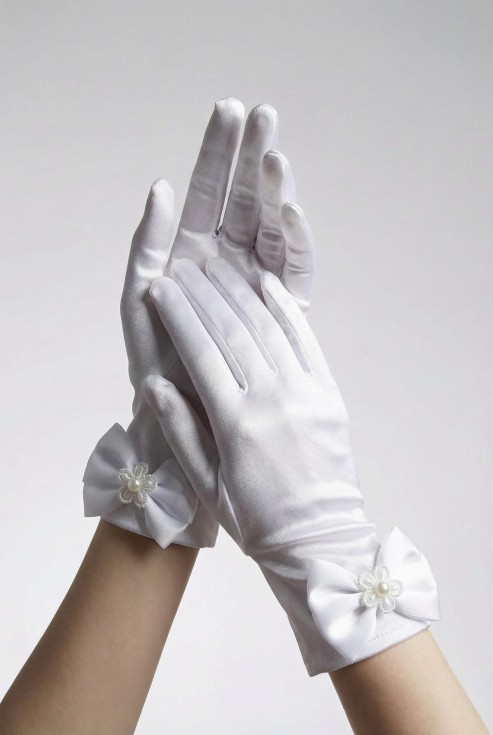 ünnepélyes kesztyűk, gyermek kesztyűk, elegáns kesztyűk, gyöngyház kesztyűk, szatén kesztyűk, kényelmes kesztyűk, ünnepélyes ruha kiegészítők, első ünnepély, gyermek elegancia, ünnepi kiegészítők